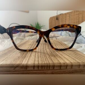 Tom Ford: tortoise chic glasses